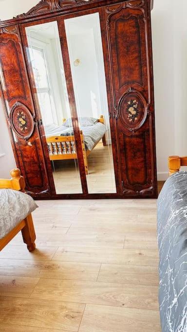 3 Bed House East London Home Εξωτερικό φωτογραφία