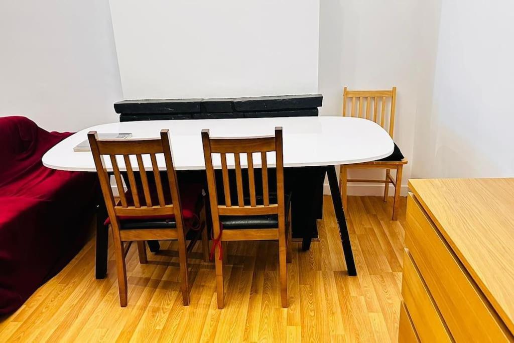 3 Bed House East London Home Εξωτερικό φωτογραφία