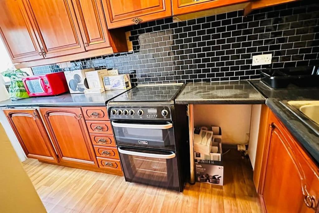 3 Bed House East London Home Εξωτερικό φωτογραφία